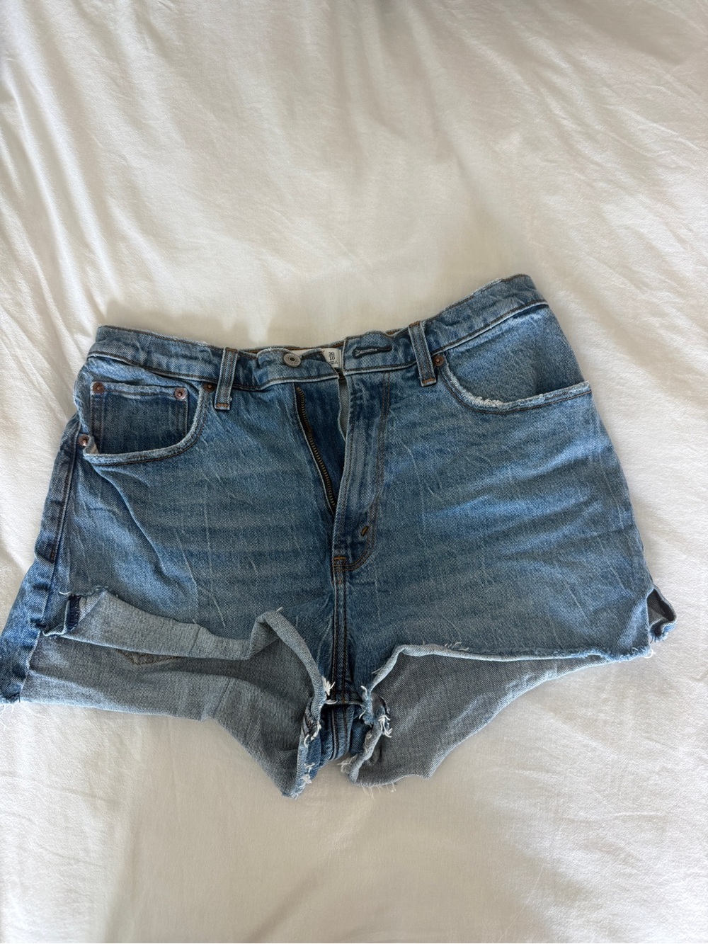 Abercrombie “the mom short” curve love